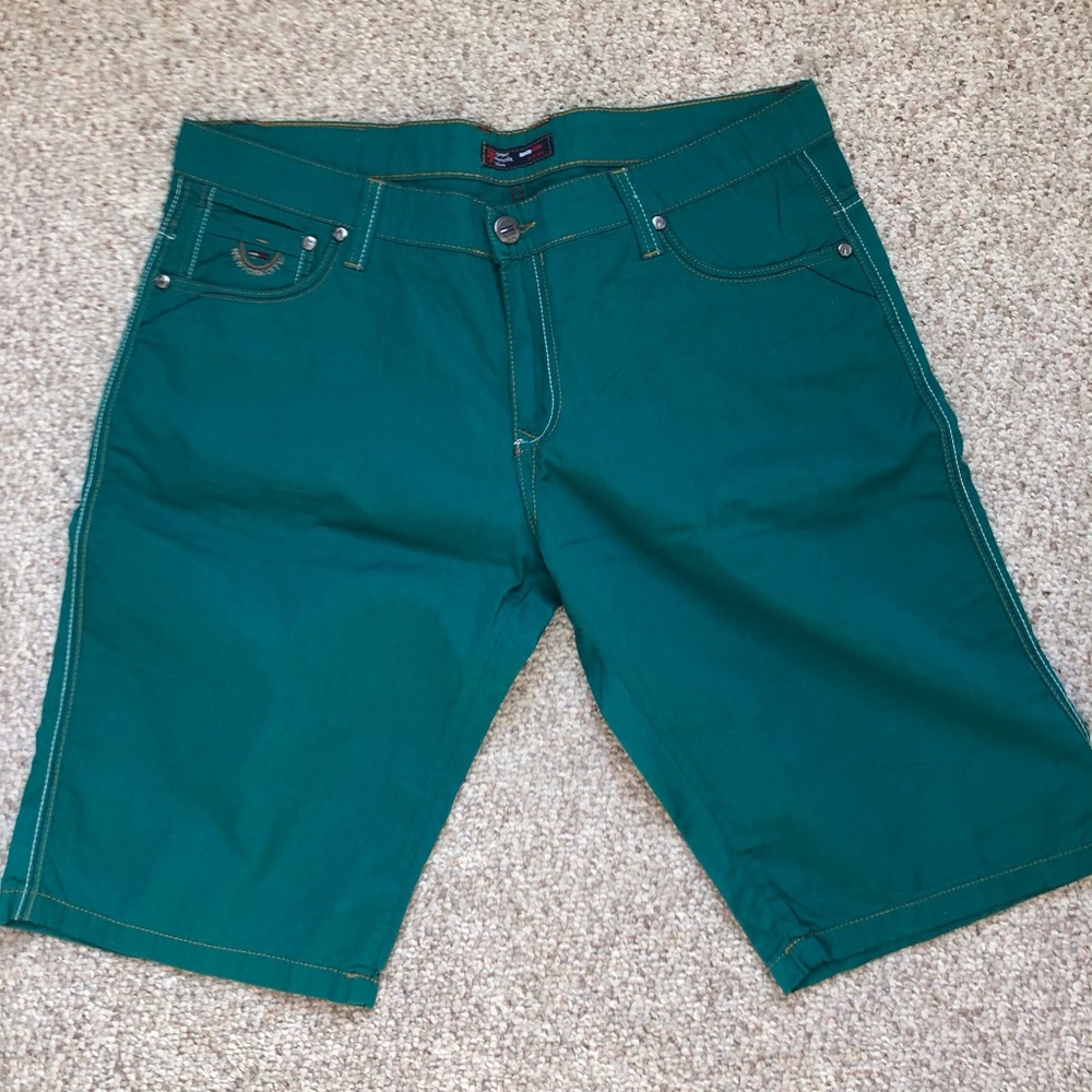 Mens Tommy Hilfiger Denim Shorts.  Size 34. New.